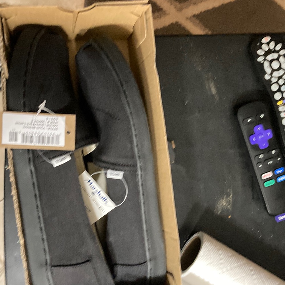 Toms shoes new in box size 7 ordered the wrong size black never worn